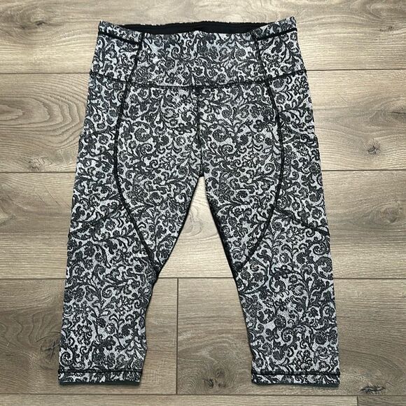 Lululemon Outrun Crop‎ Mini Cinder Lace White Black Mesh Leggings Size 10 - Picture 1 of 13
